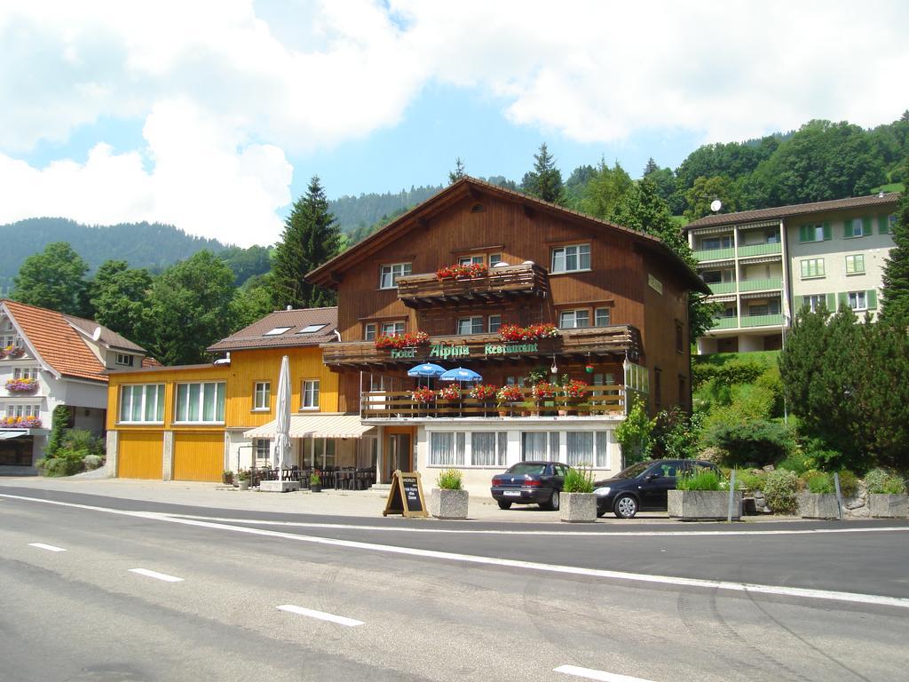 Hotel Alpina Unterwasser エクステリア 写真